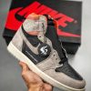 Air Jordan 1 Retro “Neutral Grey”555088-018