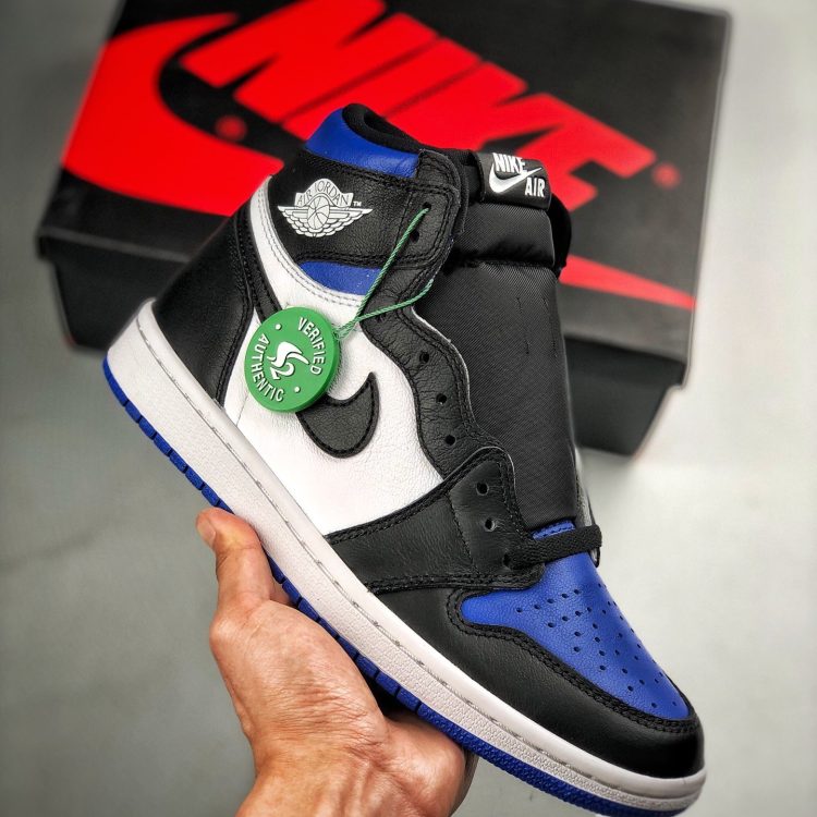 Unsex AIR JORDAN 1 RETRO HIGH OG "WHITE ROYAL" 555088-041