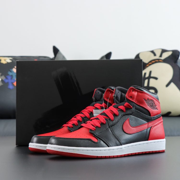 Mens AIR JORDAN 1 Retro Bred Banned 2011 555088-001