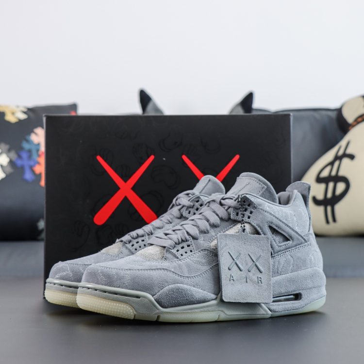 AIR JORDAN 4 RETRO KAWS 930155-003 Oversize