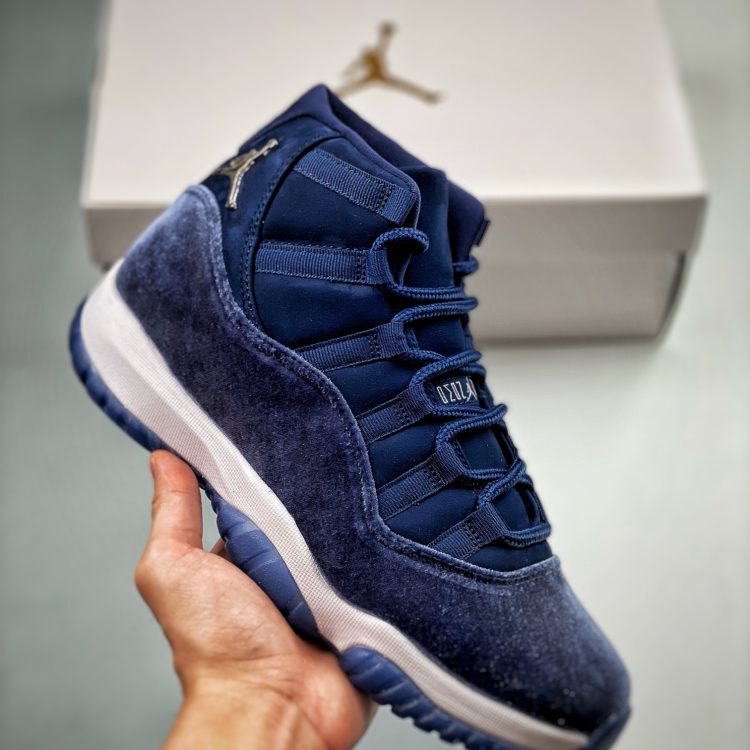 Mens AIR JORDAN 11 RETRO MIDNIGHT NAVY AR0715-441