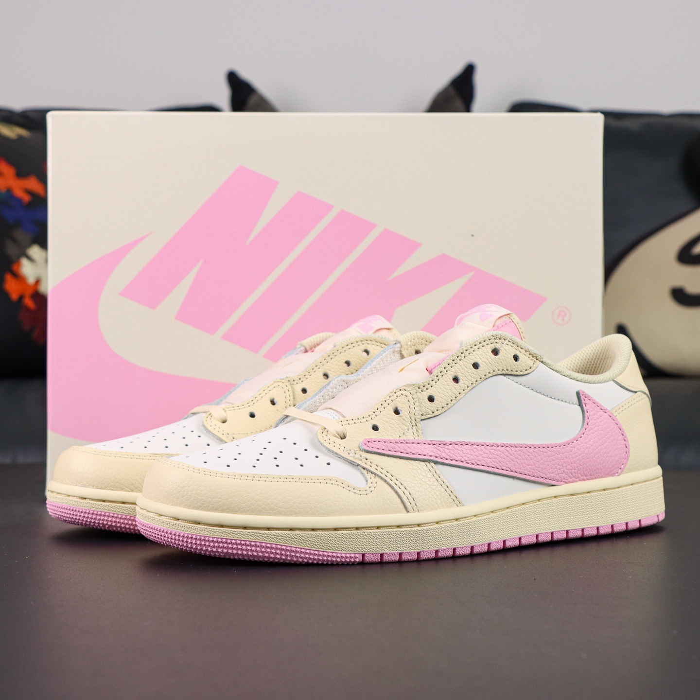 Unsex Travis Scott x NIKE  Air Jordan 1 LOW OG IQ7604-100